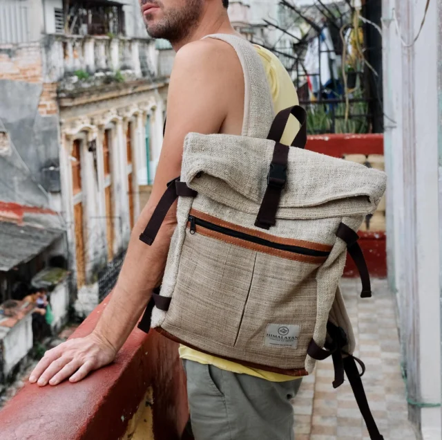 Tanahu hemp backpack in the old city of Havana (Vieja).
